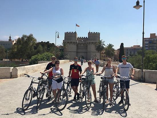 Explore Valencia in 3 hours on a bike.