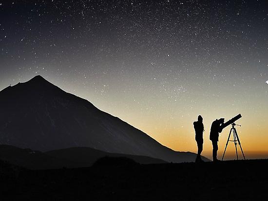 Observando las estrellas en el Teide