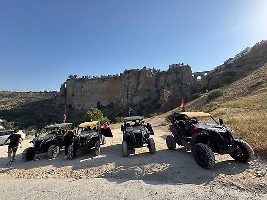 Gorge stop near Puente Nuevo Bridge