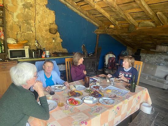 Prueba la comida local y la sidra casera