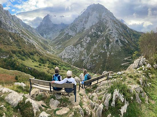 Paseando y hablando en español.