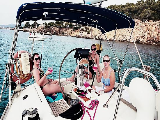 Fondeo en cala, momento Gin-Tonic