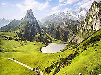 Tour to the Lakes and Covadonga 