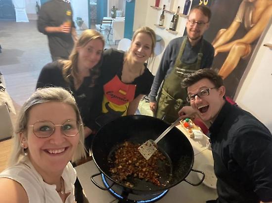 People learning how to cook paella 