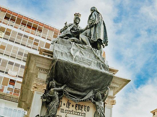Statue der Katholischen Könige