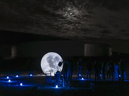 Moon night observation in Galáctica