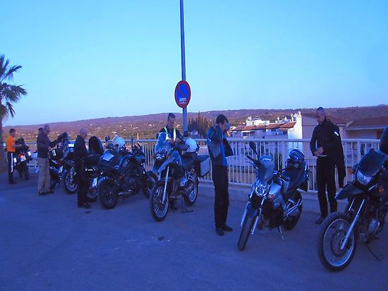 Reunion de motos antes de salir