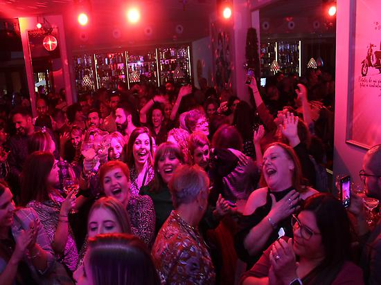 Fiesta en La Chica de Ayer