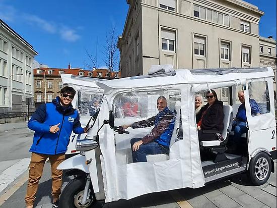 Our driver with clients enjoying the rou