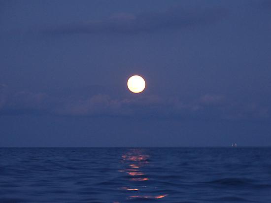 luna llena en alta mar