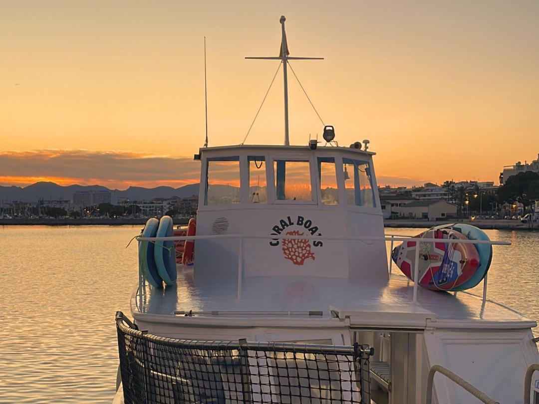 Paseo en Barco al Atardecer