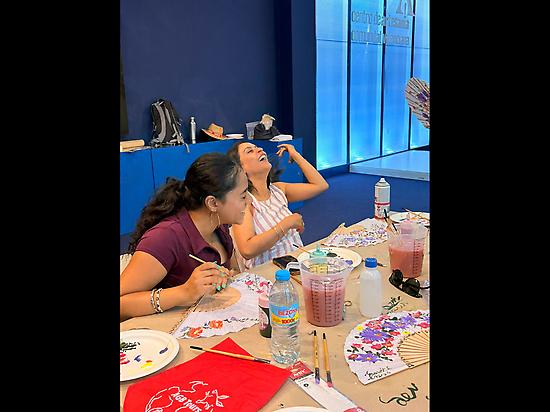 Hand-fan painting with AGB Tours