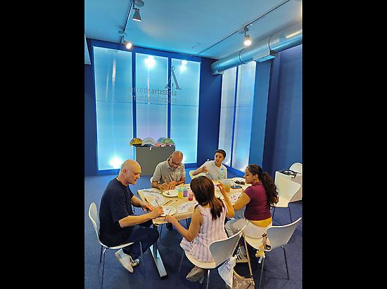 Hand-fan painting workshop