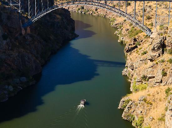 Electric boat in the Arribes del Duero