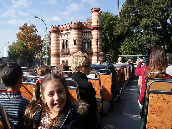 Enjoy Seville with tourist buses!