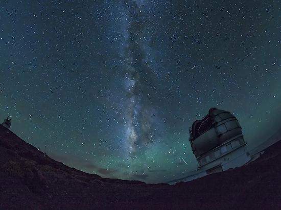 GTC telescope, Milky Way and a meteor