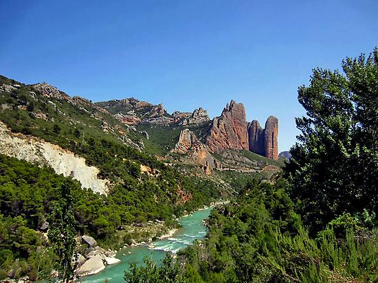 Geo-route through the Mallos de Riglos