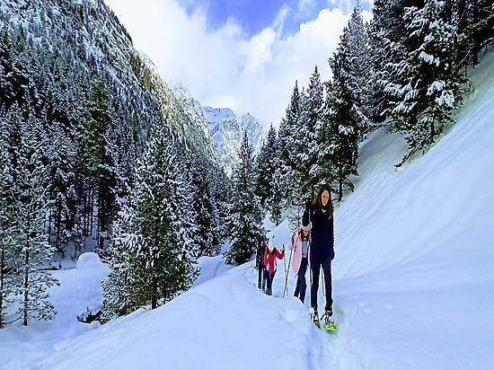 Snowshoeing in pirineos