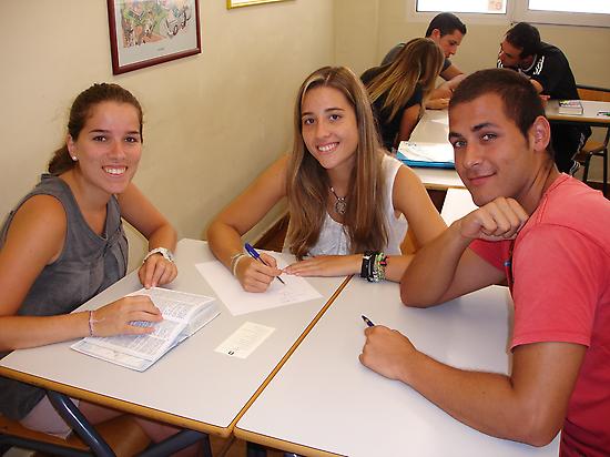 Estudiantes durante el curso de inglés