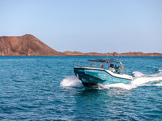 Boat to Lobos Island