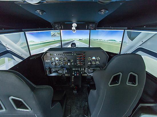 Real flying simulator avaiable.