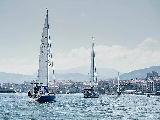 Sailing in group